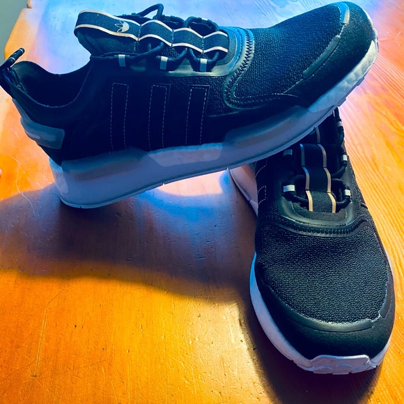 Adidas NMD V3 sneaker. - Picture 2 of 3